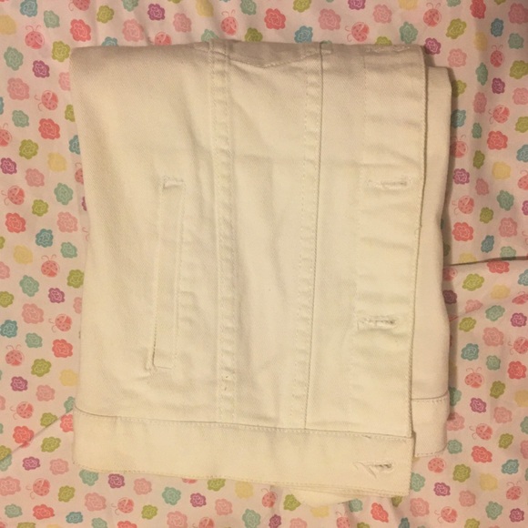 White Jean Vest with Buttons - Picture 6 of 6